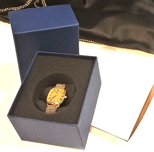 Luxurious 14K Gold Men's Seiko Quartz Wrist Watch w/14K Mesh Luxurious 14K Gold Men's Seiko Quartz Wrist Watch w/14K Mesh
