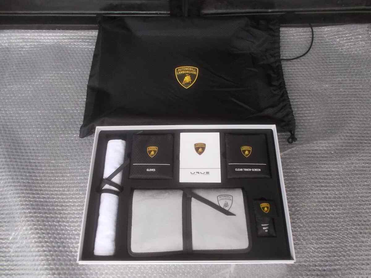 Lamborghini Urus Genuine Welcome Kit Cleaner Set with Lamborghini Urus Genuine Welcome Kit Cleaner Set with
