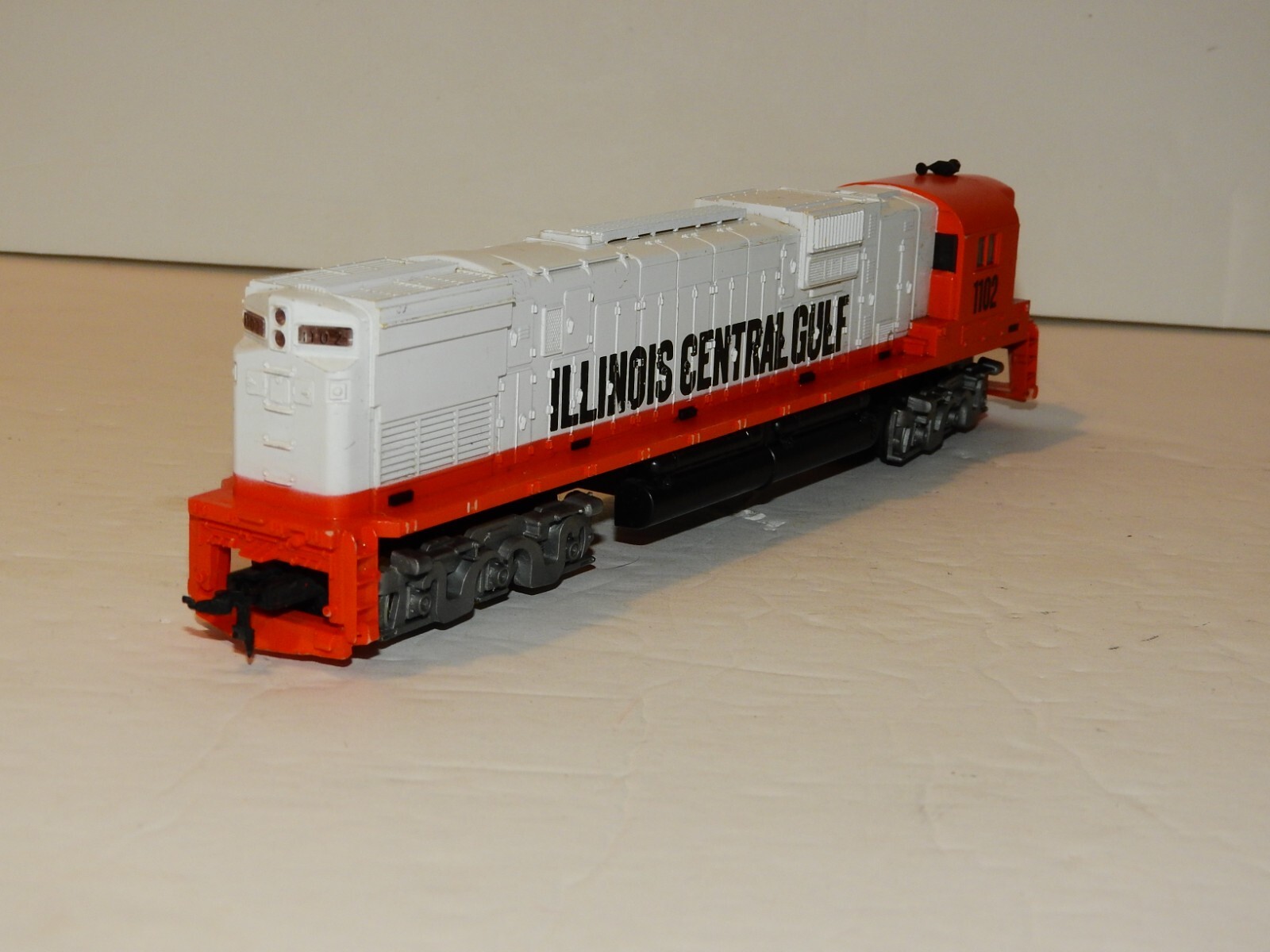 TYCO HO scale ILLINOIS CENTRAL GULF 1102 DIESEL eBay