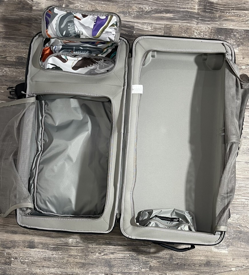 NIKE FiftyOne49 32" Cordura USA Team Roller GPA Wheeled Suitcase