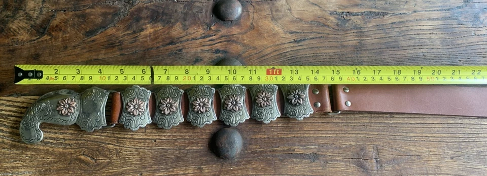 Cinturón De Colección Cuero Marrón Hecho a Mano Tallado Latón Floral CONCHO Vaquera Occidental Grande Foto 4 de 4