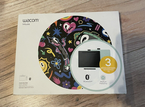 Wacom Intuos M Bluetooth Graphics Tablet - Pistachio (CTL-6100WLE-N) - Photo 6/6