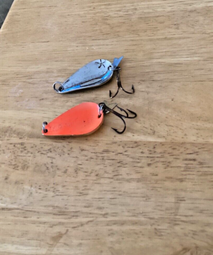 Zwei (2) KO Wobbler Löffel 1/2 Unzen - je einer Nickel/Blau & Gold mit orangem Boden