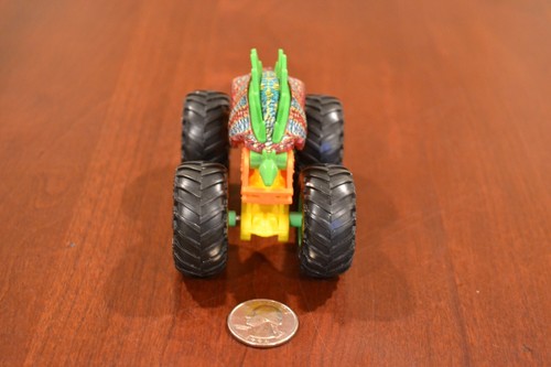 HOT WHEELS MONSTER JAM STEGOSAURUS DINOSAUR MONSTER TRUCK 1:64 - Picture 2 of 5