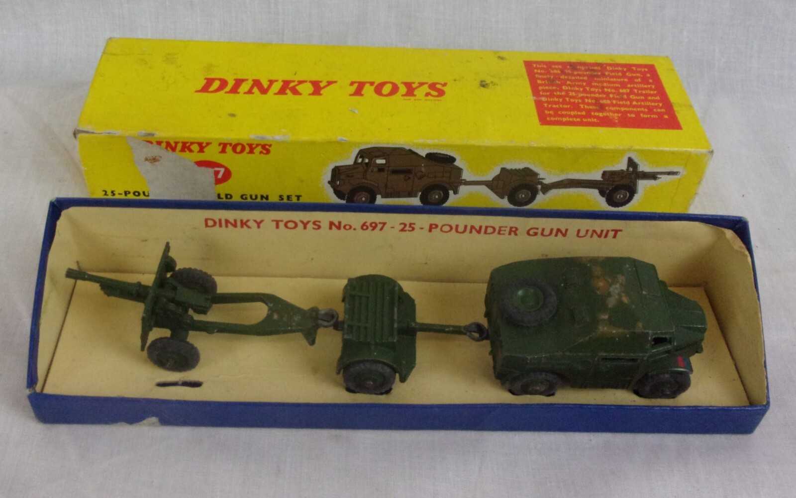 A boxed dinky 25 Pounder field gun set early 1960s