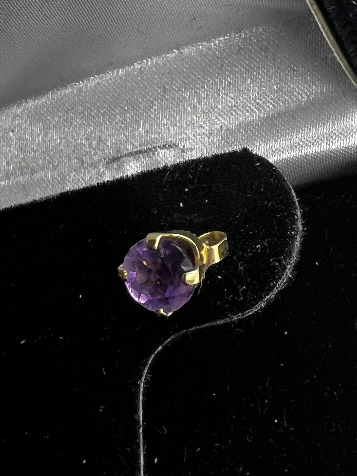 PRETTY  14K SOLID GOLD AMETHYST STUD PIERCED EARR… - image 3