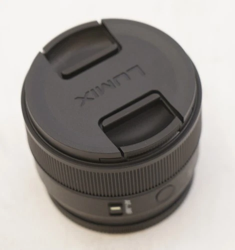 Panasonic LUMIX S 40mm f/2 Compact Prime L-Mount Lens (Black) image 2