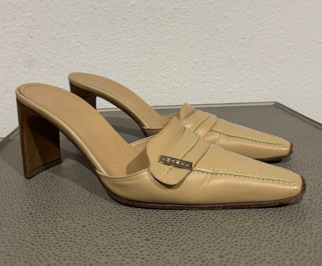 靴 CHANEL CC Print Mule Heels 2000s INTO · INTO