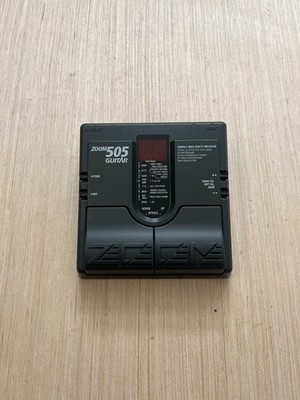 Zoom 505 Guitar Compact Multi Effects Processor  Guitar Pedal Untested Read