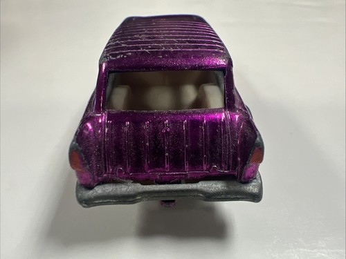 Vintage 1970 Hot Wheels Redlines Magenta Classic Nomad White Interior - Picture 5 of 7