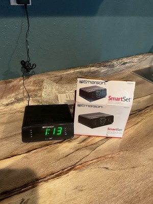 Emerson SmartSet Digital Alarm Clock Radio AM/FM 0.9'' LED Large Display Snooze