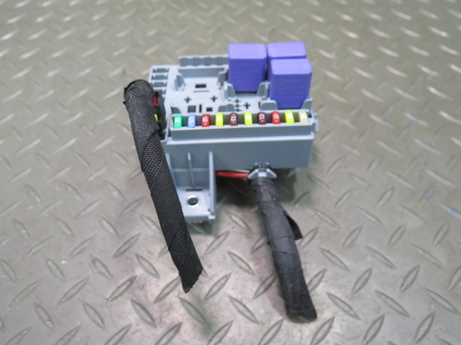 2009-2012 MASERATI GRANTURISMO M145 4.7L SAM FUSE RELAY BOX MODULE 60681003