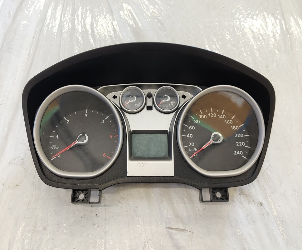 8V4T10849GJ Quadro strumenti compl. FORD FOCUS (CB4) 1.6 TDCi (66Kw) Ber.