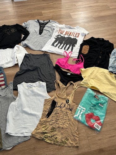 Lot of 22 Pcs Womens Clothes Medium Multicolor Tank Top Shirt Pants Shorts #3 - Picture 3 of 5