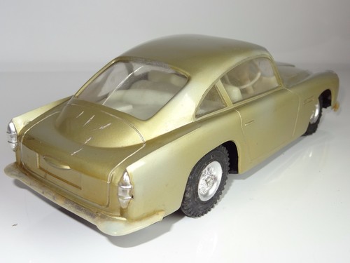 (C) LINCOLN INTERNATIONAL Hong Kong plastica ASTON MARTIN DB5 con motore - Foto 5 di 7
