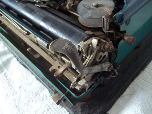 Máquina de escribir portátil modelo Remington verde azulado vintage de los años 20 #V254725 sin estuche - Imagen 15 de 19
