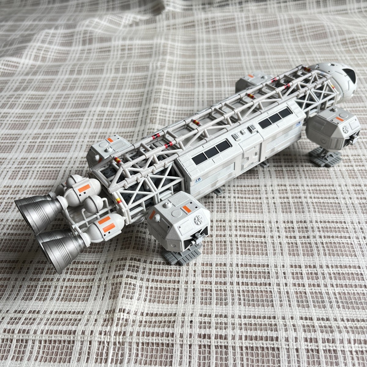SPACE: 1999 Freighter Eagle 1/72スケール Space 1999 Laboratory Eagle 1/72 Diecast Aoshima Product
