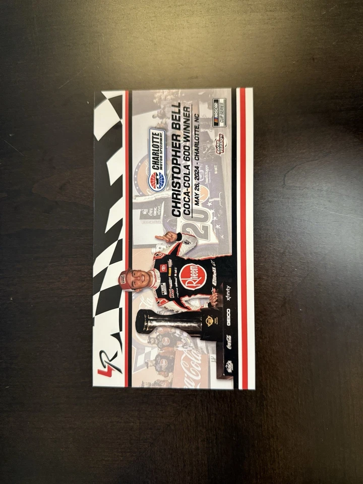 CHRISTOPHER BELL 2024 CHARLOTTE COKE 600 GANAR VERSIÓN CARRERA SALUDOS ACCIÓN 1/24 Foto 4 de 4