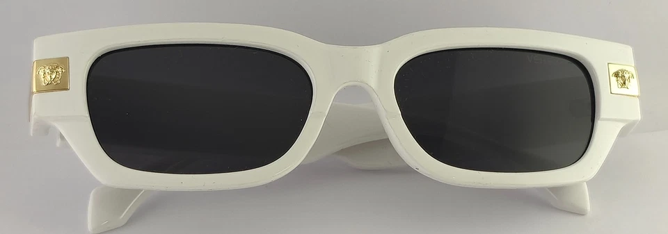 Gafas de sol Versace de lujo | Marco de plástico blanco - Lentes negras 100 % con protección UV Foto 2 de 4