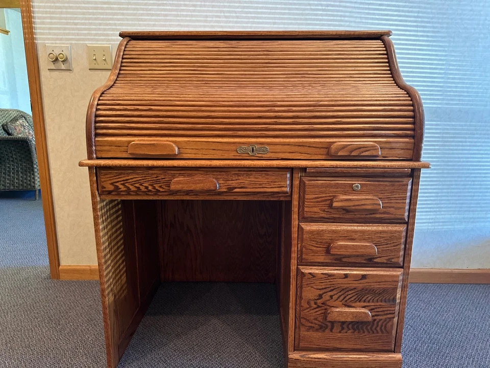 Escritorio con tapa enrollable de roble usado Stuart Foto 2 de 3