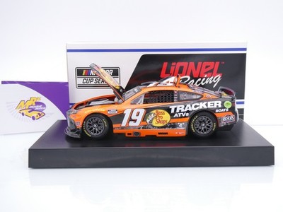 Lionel Racing C192423BPTMT # Toyota NASCAR 2024 Martin Truex Bass Pro Shops 1:24