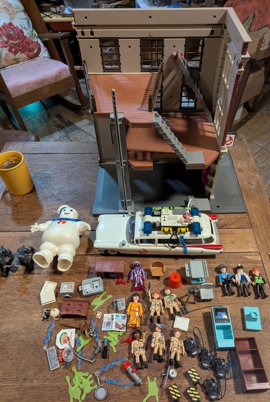 Playmobil Ghostbusters Firehouse HQ 9219 Ecto-1 ,Stay Puff, Figures All Pictured