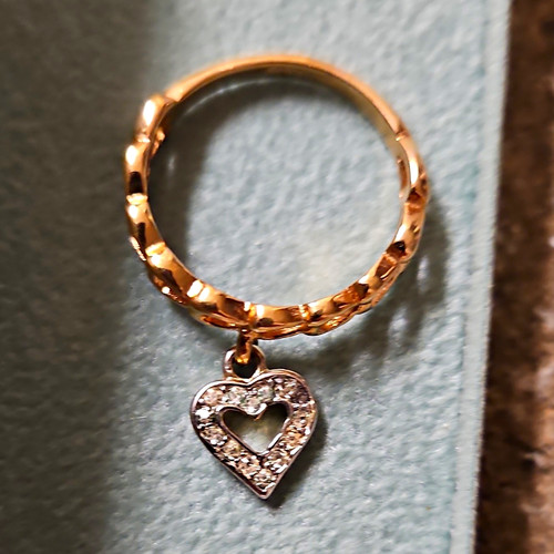 Vintage 14K Gold Diamond Heart Charm Ring 3.5g Size 6.75 Estate As-Is.
