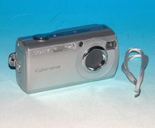 Sony Cyber-shot DSC-S40 4.1MP Digital Camera #9551 (Takes 2 AA Batteries)