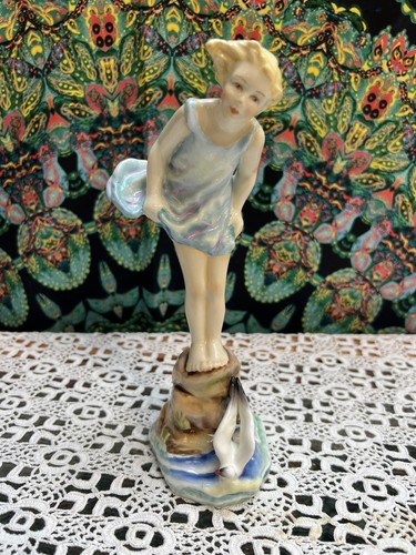 VINTAGE Royal Worcester SEA BREEZE Girl G. Doughty Porzellan Figur NEUWERTIG