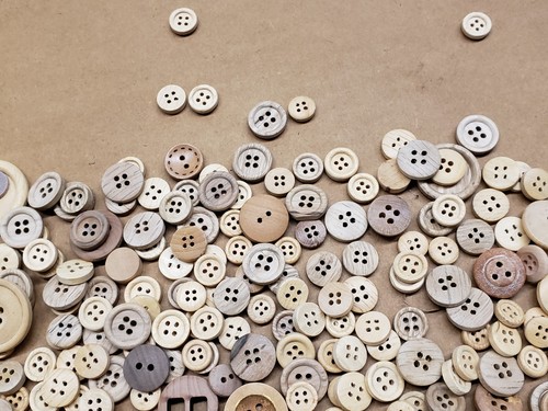 Mixed Lot 100s Vintage Wood Wooden Replacement Buttons Crafts Hobbies or Sewing - Picture 6 of 8