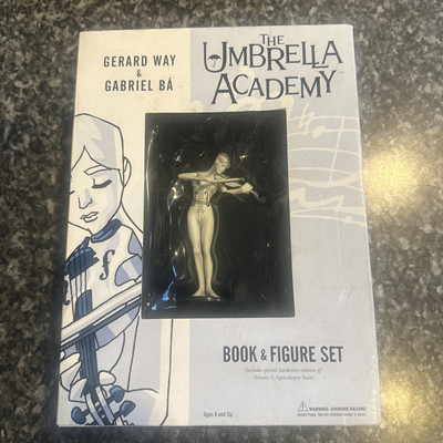 Dark Horse Comics Umbrella Academy Ltd HC Book & PVC Figure Box Set NM-/M 2009  
