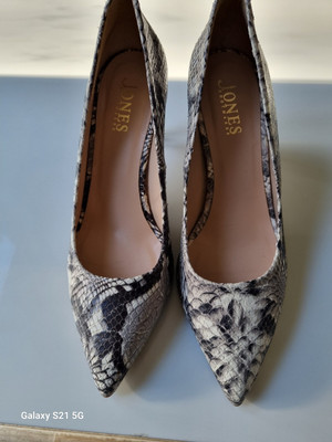 Jones Bootmakers Snakeskin Heeled court shoes UK