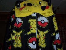 POKEMON BOYS BLACK HOODED PAJAMAS UNION SUIT SIZE MED 8 ZIPPER FRONT WARM