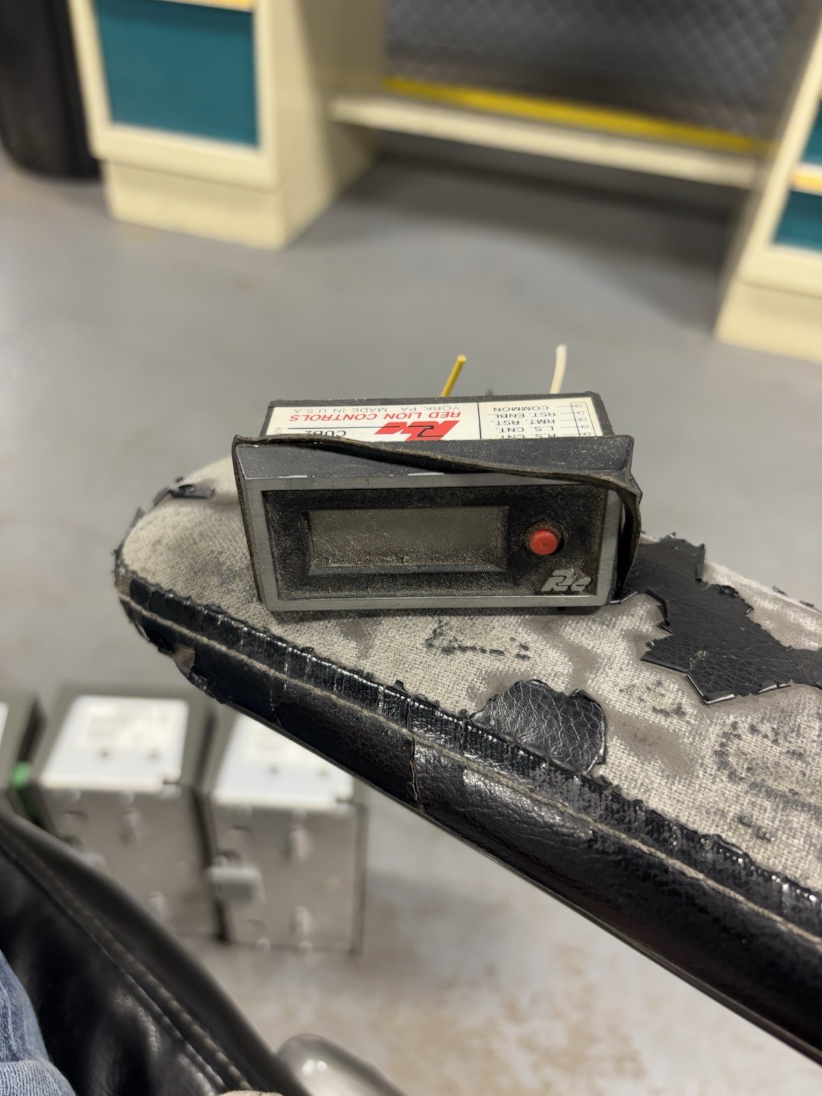 RED LION CONTROLS CUB20000 MINIATURE GENERAL-PURPOSE ELECTRONIC COUNTER USED