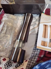 Wolfgang Puck Adjustable Spice Mill Salt or Pepper Grinder Open Box Titanium 