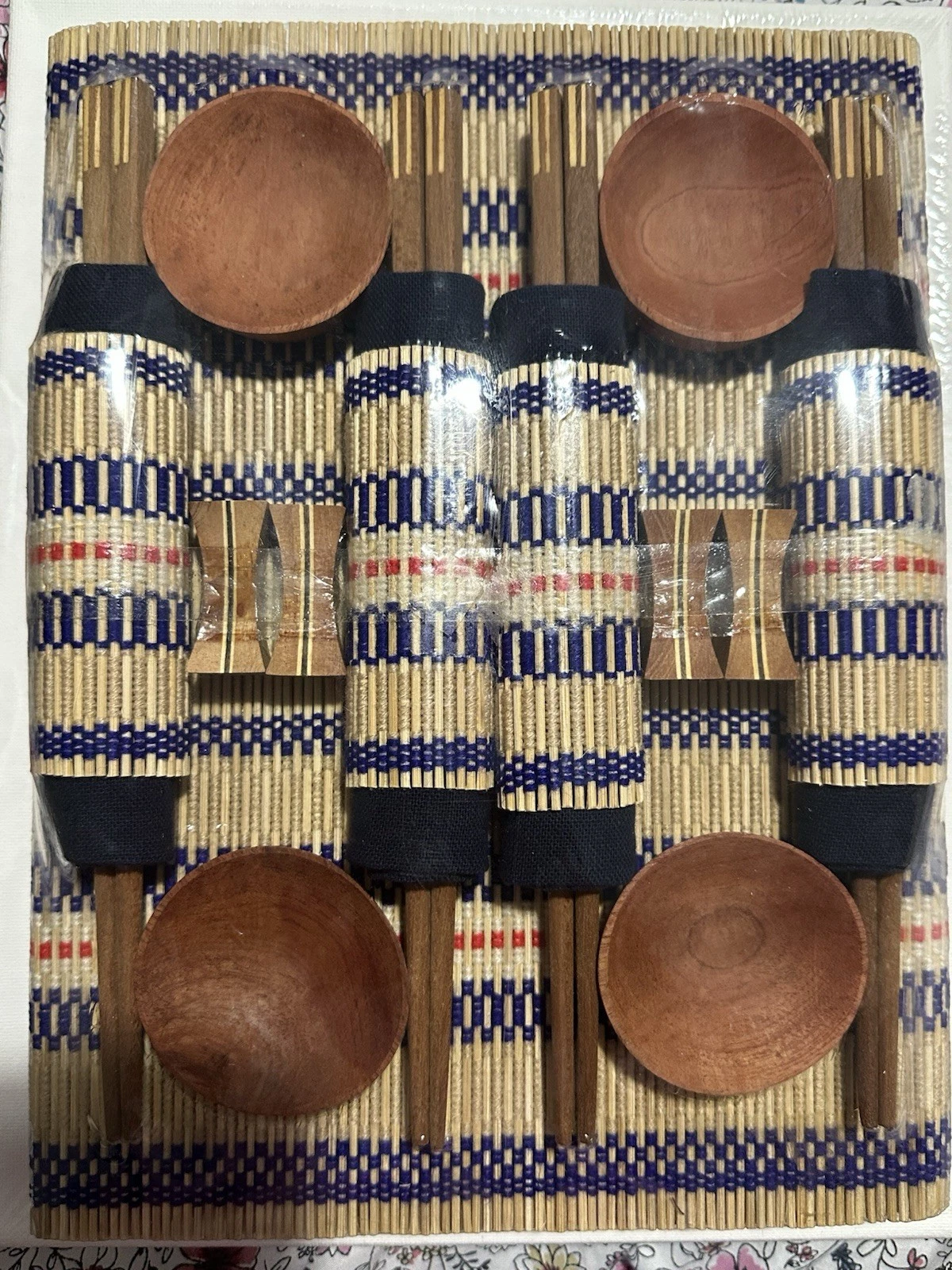 Bamboo Sushi Making Kit 2 Sushi Rolling Mats, 4 Chopsticks, 4 Soy Sauce Cups
Opens in a new window o