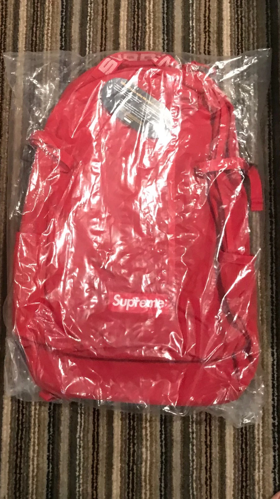 Sac à dos en nylon déchiré Supreme SS18 Red Cordura 24 L EN MAIN !