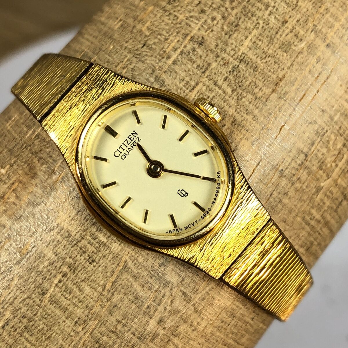 Elegant Women's Citizen Watch Co. Gold Tone Oval Face Quartz Elegant Women's Citizen Watch Co. Gold Tone Oval Face Quartz