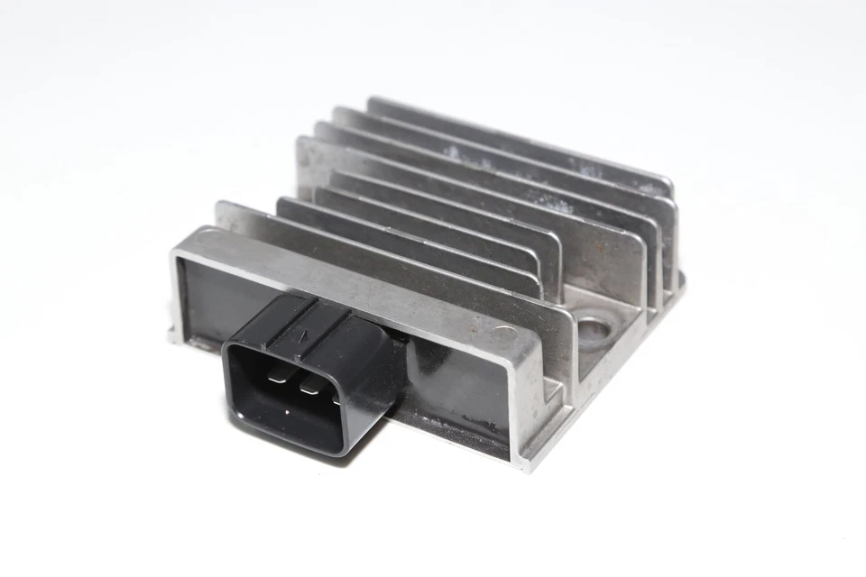 Regulador de voltaje rectificador 24-25 Kawasaki Ninja 500 OEM Foto 2 de 4