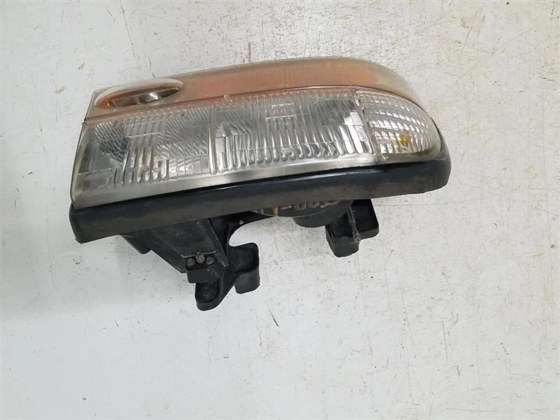 Passenger Headlight GMC Canada Only Fits 98-05 GMC S15 Jimmy OEM - Image 3 of 4