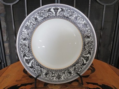 Wedgwood Florentine Black Dragon Gold Trim W4312 10 3/4'' Dinner Plate