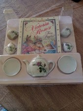 Holly Pond Hill Victoria Rose Porcelain Tea Set Complete with Box 1997, New