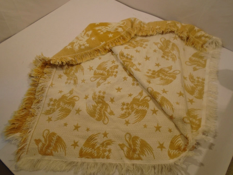 Vintage gold throw/eagles/stars/reversible/fringe.Colonial ,Patrotic 46" x46" - Image 2 of 4