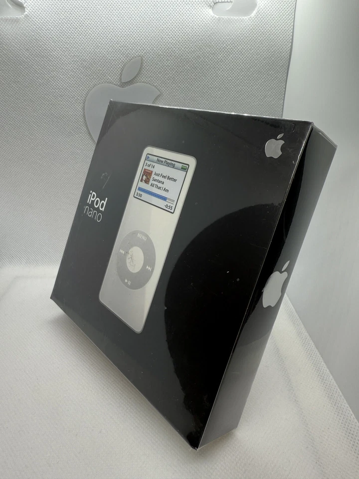 Apple iPod Nano 1st Generation 4GB White NEW Sealed - Image 3 of 4