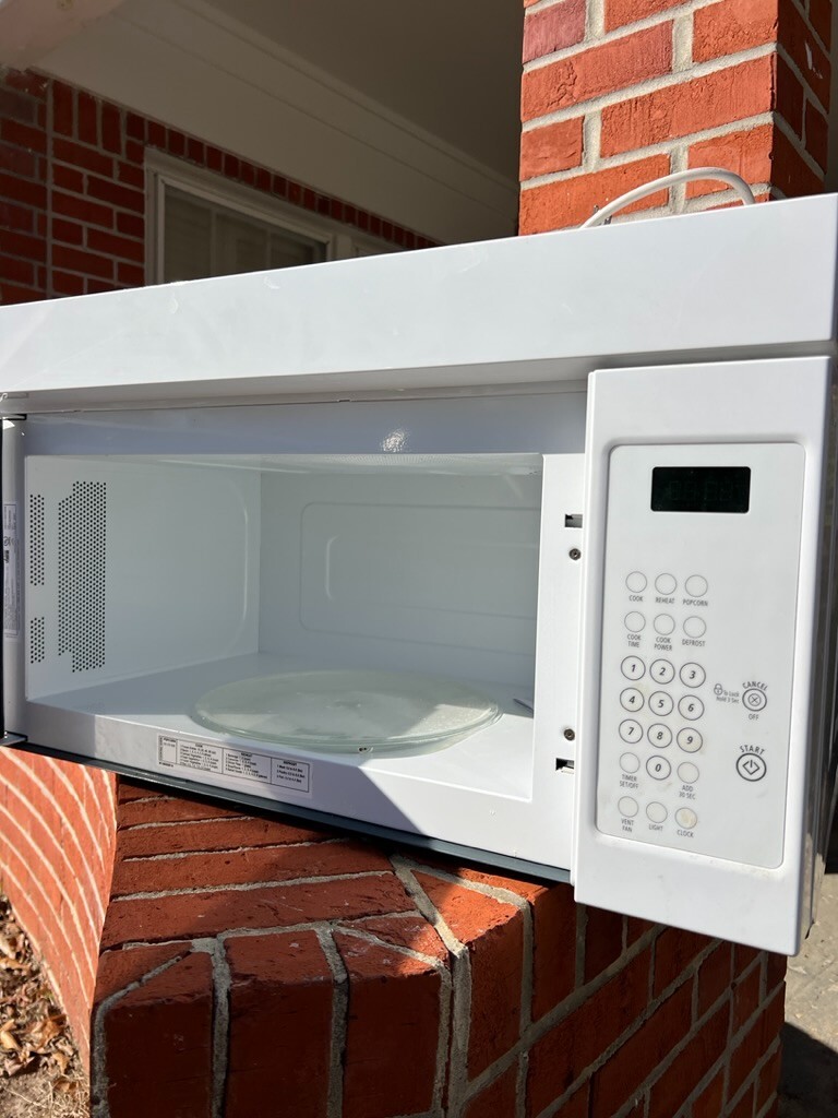 Whirlpool WMH31017HW 1.7 Cu.Ft. 30" OverTheRange White Microwave Hood