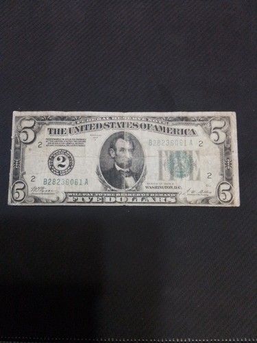 1928A First Issue $5,FRN Circulated Condition, B28236061A. Fr 1951-B.