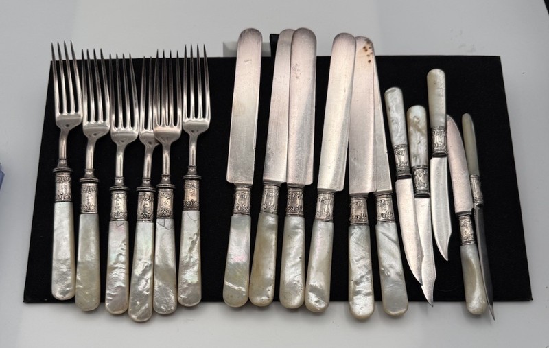MERIDEN CUTLERY CO. Stamped Sterling Silver. Mother of Pearl handle FLATWARE SET