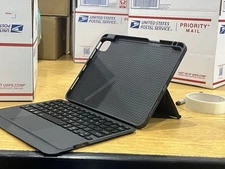 Keyboard Case With Trackpad For 10.9/11” ipad With Stand.