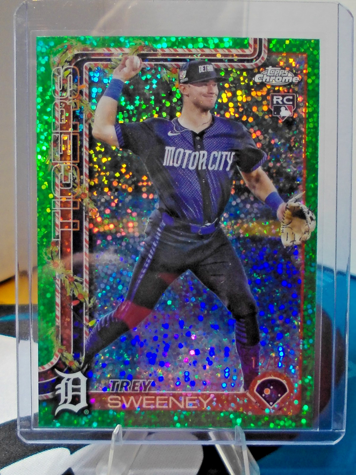 2025 Topps Chrome - Trey Sweeney #6 Green Geometric Refractor 12/99 (RC)