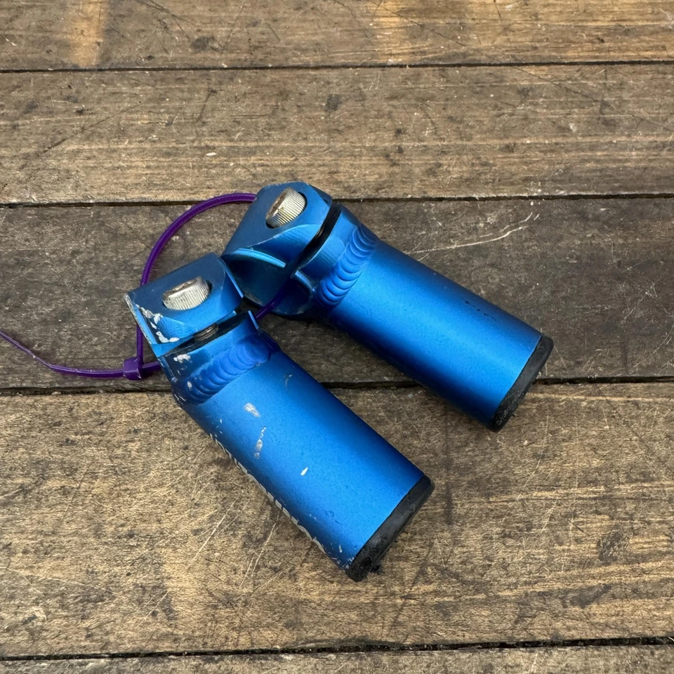 Par de extremos de barra de bicicleta de montaña de aleación azul ControlTech vintage años 90 MTB Shorty Foto 2 de 4